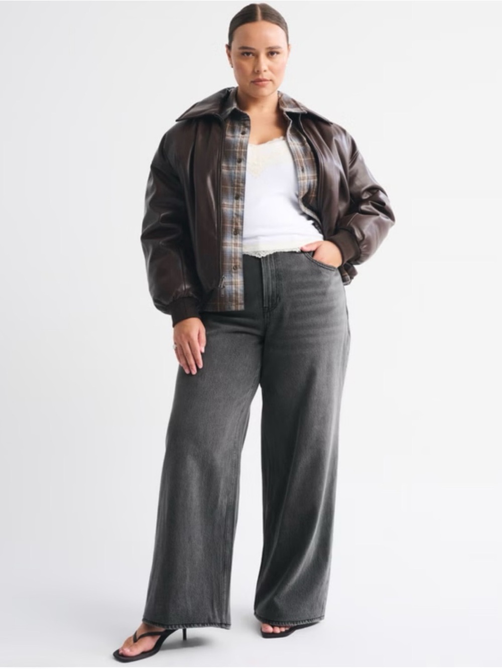 Abercrombie Curve Love High Rise Wide Leg Jeans in Washed Black